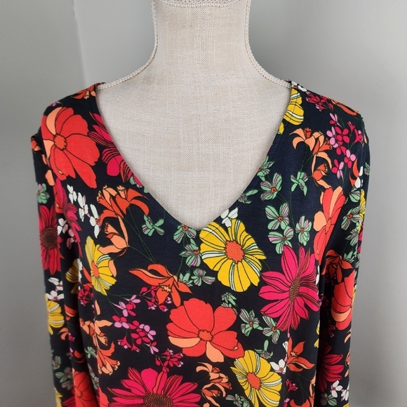 Michelle McDowell Jamie Vintage Petals Floral V Neck NWT Top Size Medium - Picture 2 of 10